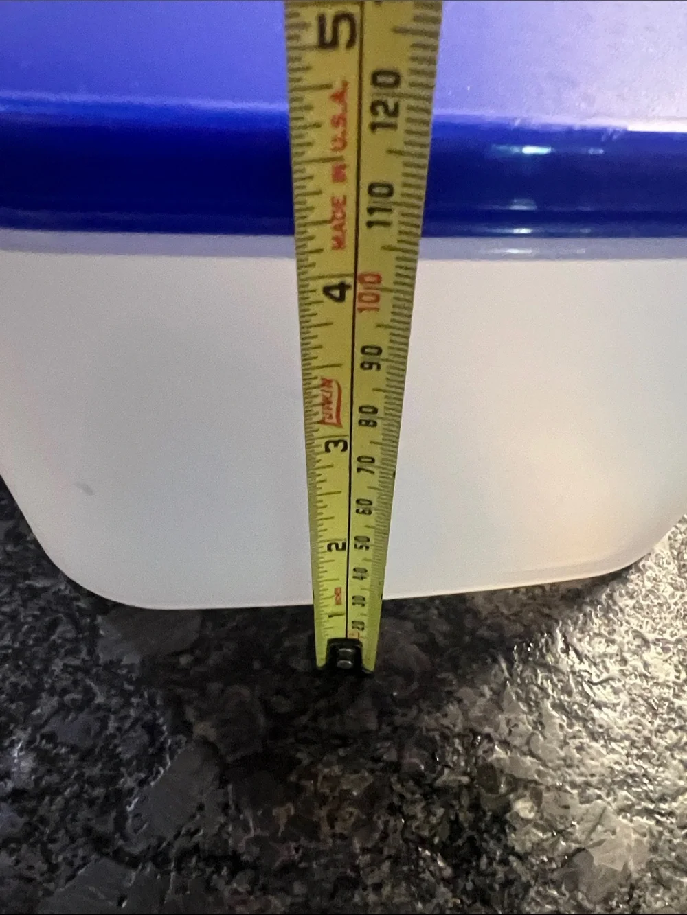Tupperware image features
